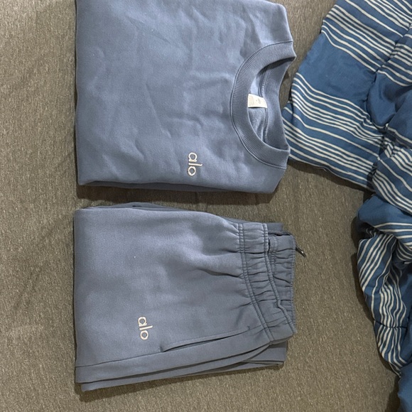 ALO Yoga Sweaters - ALO Yoga Blue Sweatshirt and Joggers Set